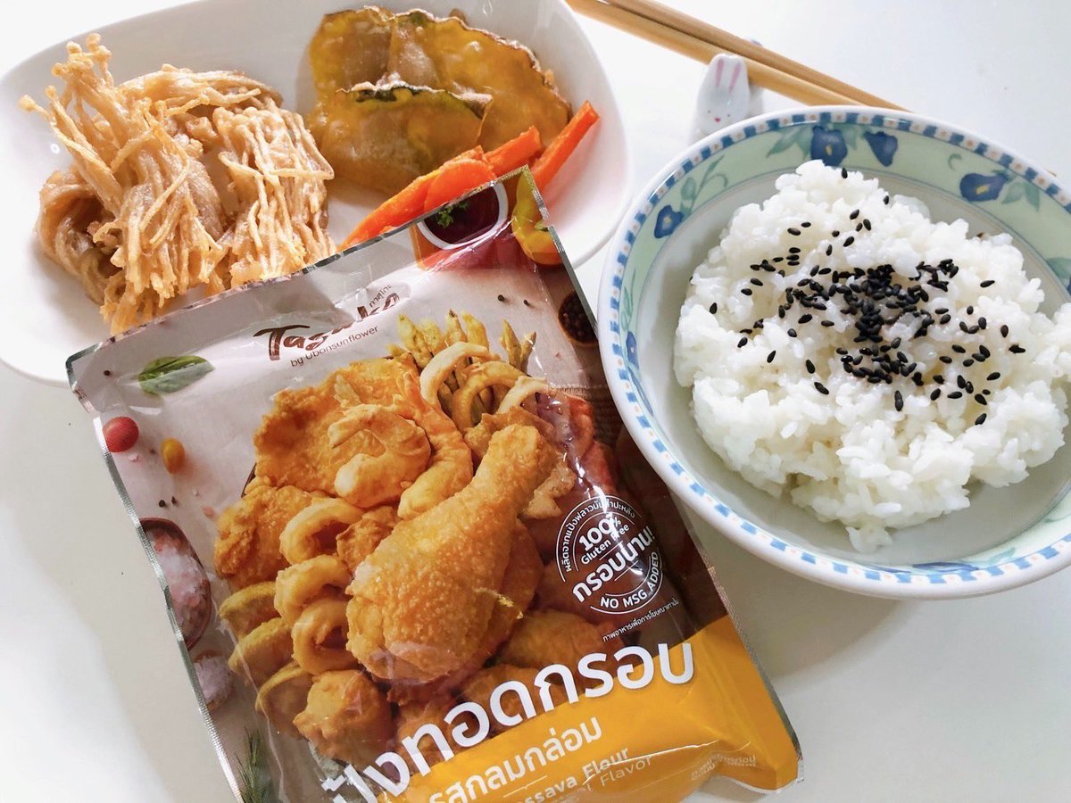 BoVannavat's tweet photo. มาจ้าาา เมนูชุบแป้งทอดจอยๆในวันหยุด จะว่าไปแป้งทอดกรอบอันนี้อร่อยดีนะะ ไม่ต้องปรุงอะไรเพิ่มเลย เหมือนแป้งมีรสชาติมาอยู่แล้ว นี่ซื้อมาจากเซเว่นเผื่อใครอยากซื้อมาลองทำบ้าง https://t.co/qBcTme2s84