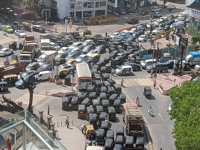 RoadsOfMumbai's tweet photo. Count the number of autorickshaws in this image.
#AutosForSoBo.

📷: @hiralbdesai https://t.co/HfOw6a9hPq