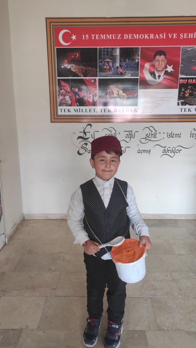 sehit_toy's tweet photo. Ramazan iklimini okulumuzda yaşatmak adına, ramazan davulcusuz sınıflarda mani söyleyip ikramlıklar dağıttı.
@Sivas_HEDEF @AslanErguven @uysalhoca05 @sivasmem @BozbHulya https://t.co/8wxpIQFPEr