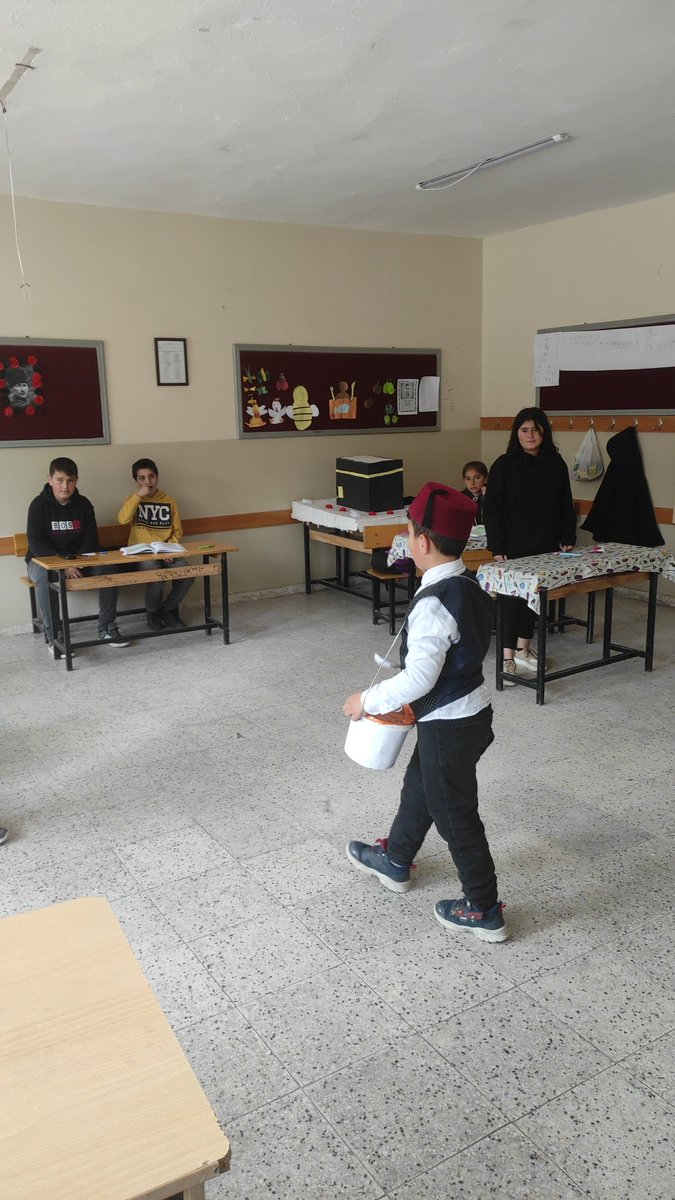 sehit_toy's tweet photo. Ramazan iklimini okulumuzda yaşatmak adına, ramazan davulcusuz sınıflarda mani söyleyip ikramlıklar dağıttı.
@Sivas_HEDEF @AslanErguven @uysalhoca05 @sivasmem @BozbHulya https://t.co/8wxpIQFPEr