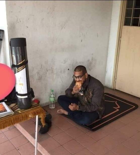 Gagal adalah proses untuk Berjaya

1. Saya pernah buka 30 cawangan kedai gunting rambut. 11 cawangan terpaksa ditutup.

2. Saya pernah jual produk. Syampu, minyak jambang, 5 jenis minyak rambut. Semua hampas. Gagal. 2 jenis minyak rambut sahaja yang laku.

3. Saya pernah jual