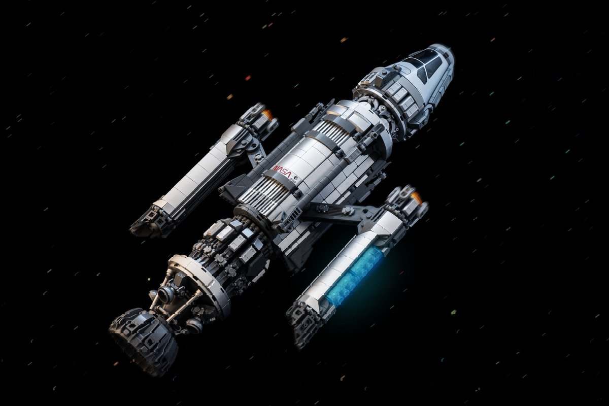 Initially I wanted to refit and relaunch the Phoenix last year. My goal was to proper replace the Light Bluish Gray Color with shiny Metallic Silver and while doing this, also to adjust proportions and details to closer match the reference 🚀

#FirstContactDay