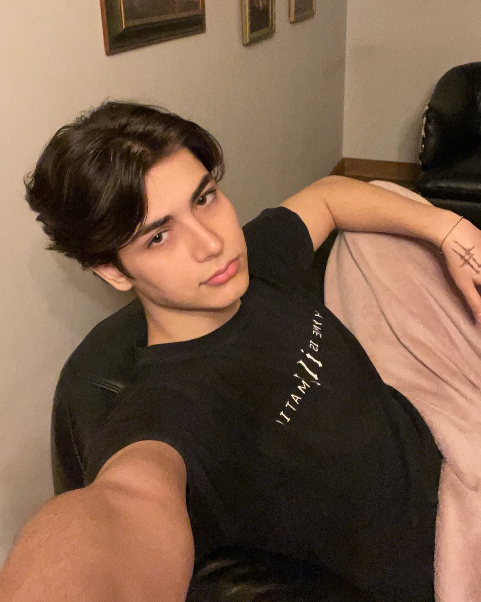 okeyalecs's tweet photo. chilling https://t.co/3tp6fvtUtZ