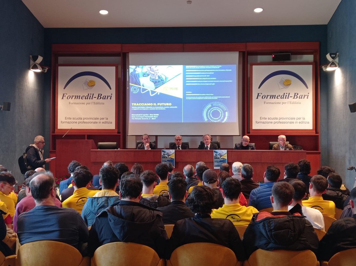 filcabari's tweet photo. #Bari Il nostro Segretario Generale @luigisideri interviene in qualità di vice presidente del #Formedil-Bari alla tavola rotonda “Tracciamo il Futuro| Dibattito su formazione, scuola, università e rapporti con le imprese e cantieri del territorio” https://t.co/aqaxc1w7lt
