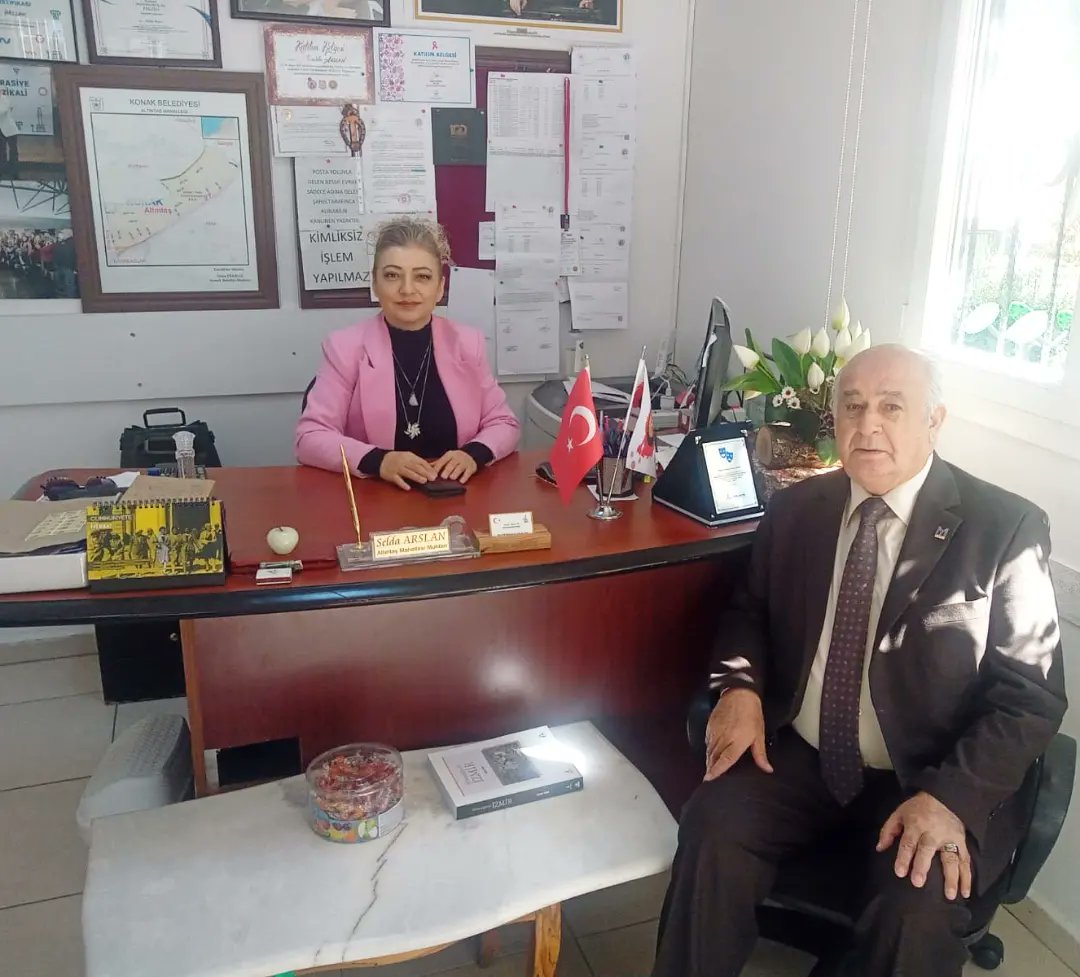 iyipartikonak35's tweet photo. İyi Parti Konak İlçe Başkanımız Coşkun Tatar Altıntaş Mahallelimizin çok değerli ve çalışkan Muhtarı Selda Arslan hanımefendiyi ziyaret edip mahallemiz ve önümüzdeki seçimler ile ilgili istişarede bulundu... https://t.co/DMXDBadV1K