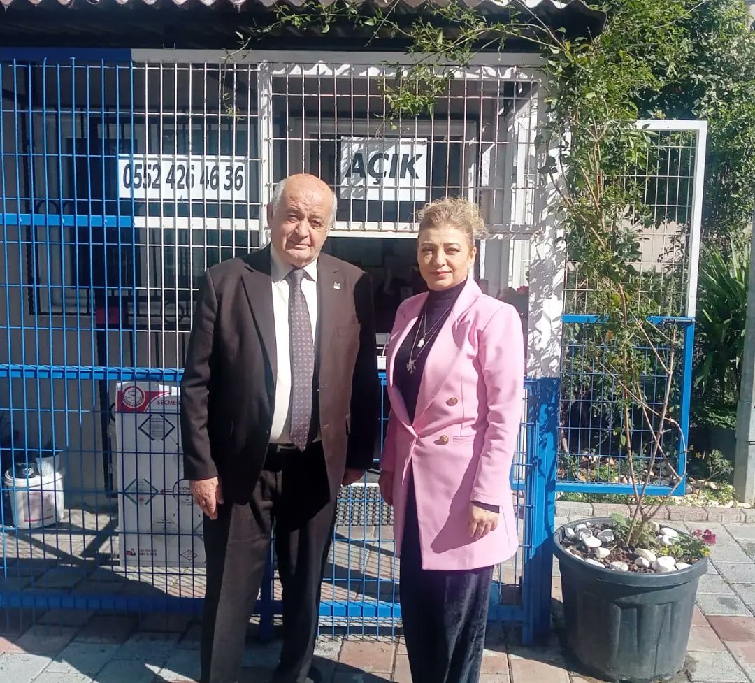 iyipartikonak35's tweet photo. İyi Parti Konak İlçe Başkanımız Coşkun Tatar Altıntaş Mahallelimizin çok değerli ve çalışkan Muhtarı Selda Arslan hanımefendiyi ziyaret edip mahallemiz ve önümüzdeki seçimler ile ilgili istişarede bulundu... https://t.co/DMXDBadV1K