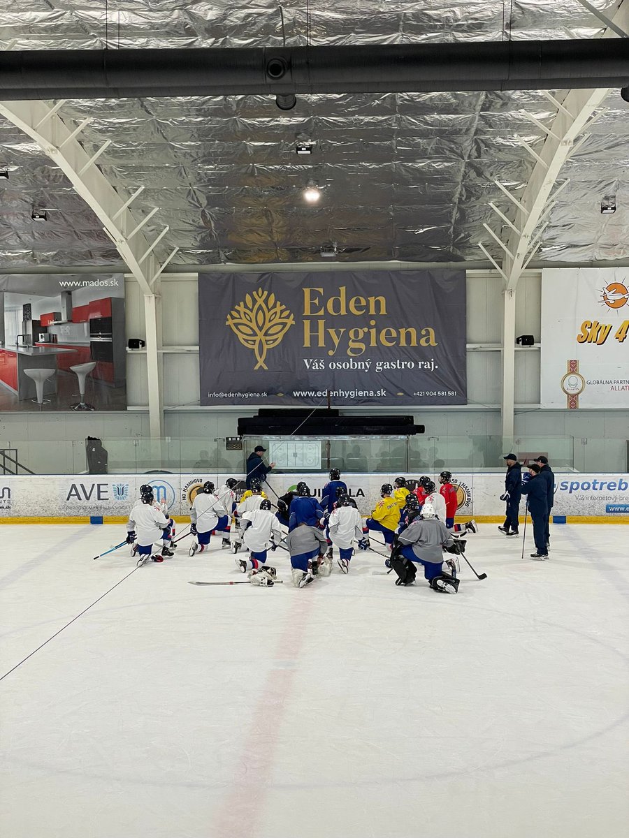 TeamGBicehockey's tweet photo. GB U18 training camp underway in Slovakia🇬🇧🏒 https://t.co/IWhhYRwQss