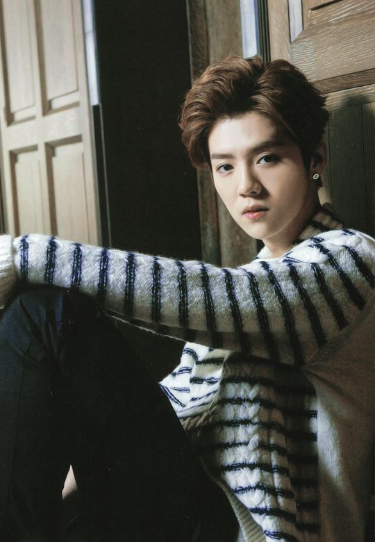 ExoTWTBot's tweet photo. Okay but this Baekhyun with this Luhan https://t.co/TD00m3C0gR