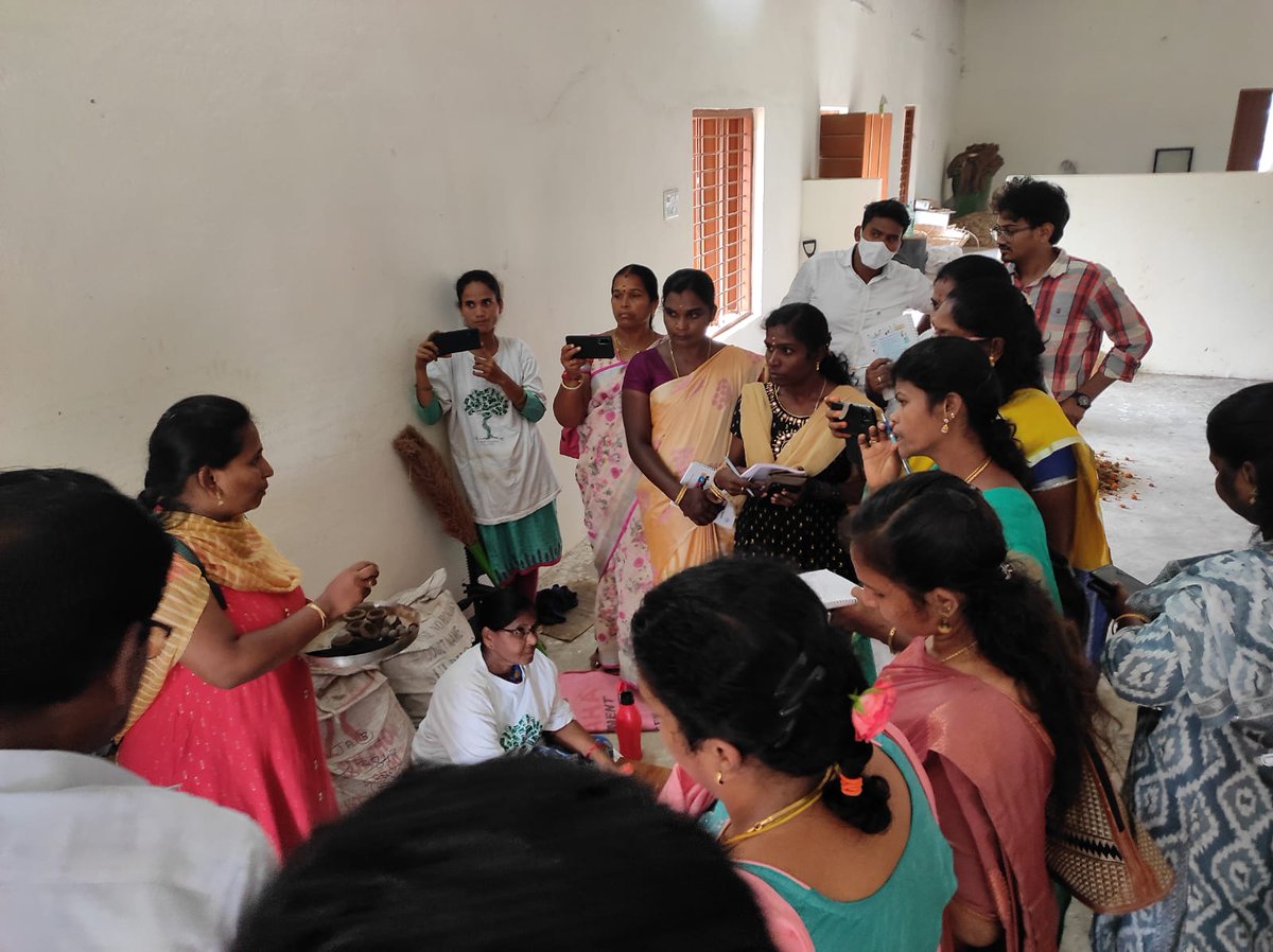 #TamilNadu #SwachhDoots visited the #Biomethanation plant and Flower waste processing plant in #Vijayawada municipal corporation. 

#Swachhotsav2023 #SwachhtaYatra #Womensledsanitation 

@MawsTamilNadu @OURVMC