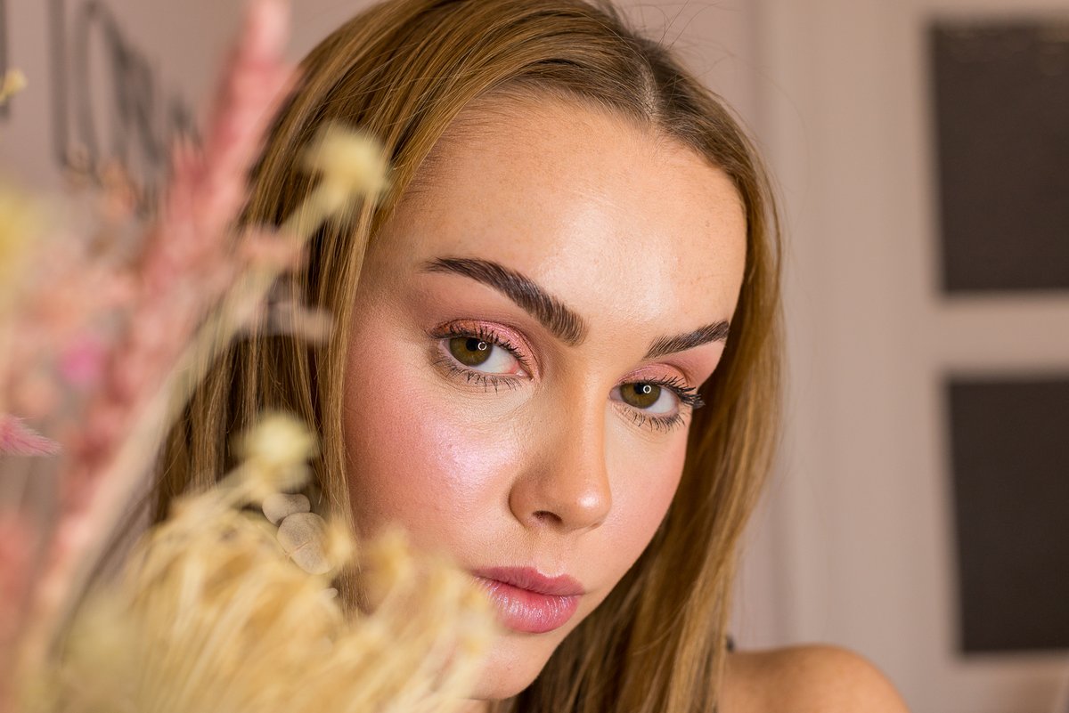 Nos encanta ver los resultados tan naturales y bonitos. Aquí os enseñamos a nuestra amiga que posó para nosotros luciendo unas cejas perfectas. Adivinas qué servicio se hizo?.. pista...    Brow Lam......

#lovelylashes #expertos #especialistas #bellezaespañola