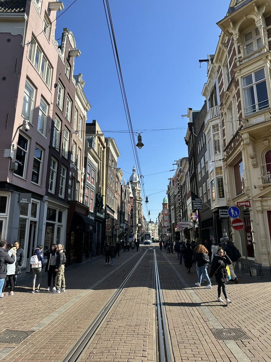turbohutton23's tweet photo. @_TomaszR @bondbryan #magicstreets Amsterdam 👌🏻 https://t.co/NKCgsEpNXM