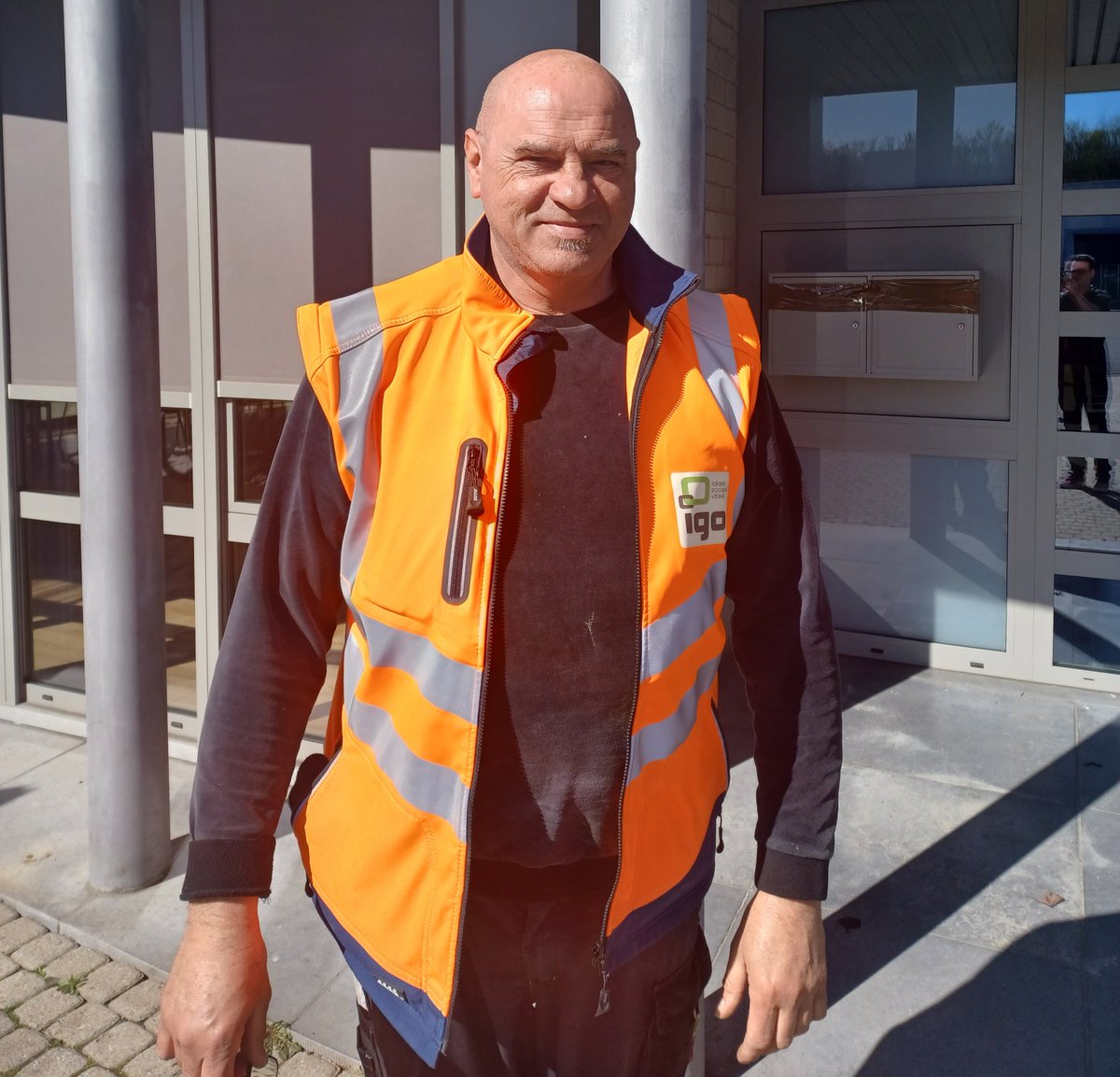 IGO_div's tweet photo. 👷 Patrick Verhemeldonck is een van de maatwerkcoaches bij #IGOdiv. We lieten hem zelf aan het woord over de inhoud van zijn werk bij onze Monumentenploeg. 🏛️

Lees het volledige interview op onze website via https://t.co/8B3j3UBdo2 ☜

#lokaalsociaalvitaal #maatwerkcoach https://t.co/bm7wUSuEaA