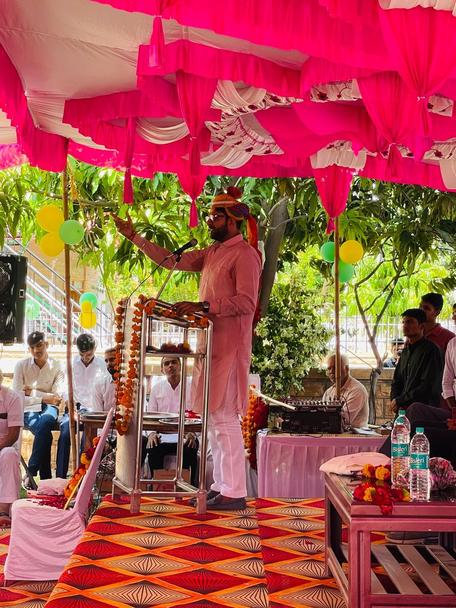 Shankey_Tyagi_'s tweet photo. @JJPofficial के प्रधान महासचिव @DVJChautala जी ने आज जोधपुर के "चौधरी रामनारायण जिंदा छात्रावास" (भगत की कोठी) में अपने निज कोष से 5⃣5⃣1⃣0⃣0⃣0⃣ रुपए देकर बनाई गई लाइब्रेरी का उद्घाटन किया‼️

दमदार! दिलदार! दिग्विजय ✊

@JJPofficial @ITCELLJJP 
@Team_Rainbow05 @Dig111111 https://t.co/75gSmcgmmi