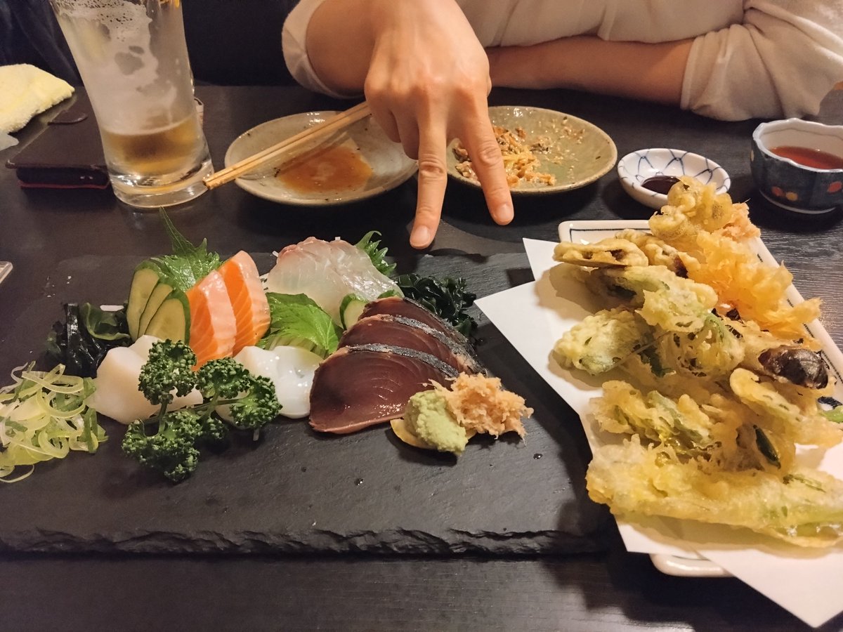 kao5159's tweet photo. 小学校時代からの友達と居酒屋で一杯〜！🍻生ビール最高〜！！ https://t.co/nbCyOorxf0