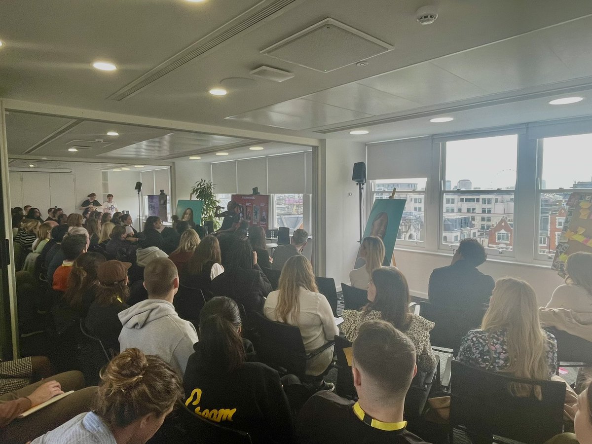 Packed room here @MCSaatchiSandE this morning for launch of @FBeyondBorders Report into Women’s and Girls Football. Thank you @FBeyondBorders for using our space for such a brilliant debate and discussion.