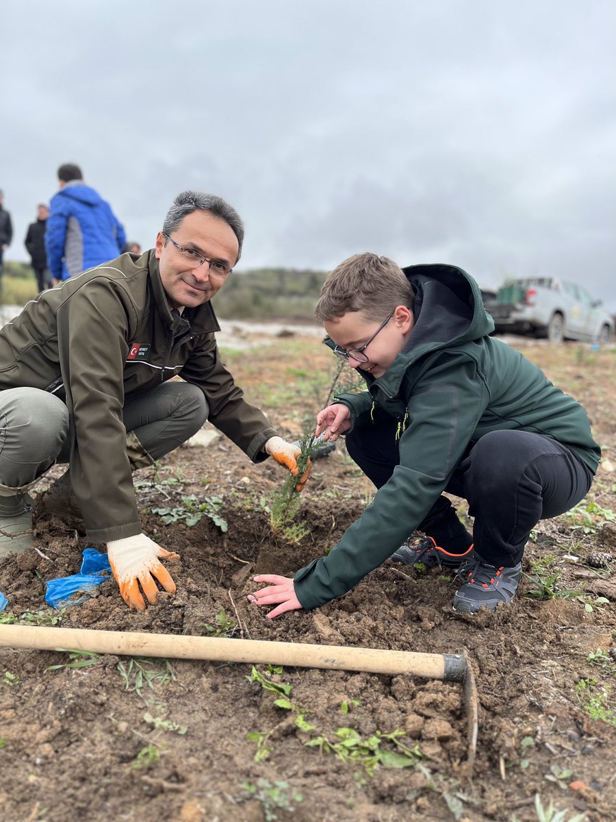 Bursa Orman Bölge Müdürlüğü iş birliğiyle düzenlenen “Doğa İçin Bir Can” projesinin 7.sini gerçekleştirerek Yeşil Bursa’yı yeşillendirdik. <a href="/DogaOkullari/">Doğa Koleji</a> <a href="/KvancBarlas/">Kıvanç Barlas 🇹🇷</a> <a href="/ufukkdnz/">Ufuk Deniz</a> <a href="/gulsenakssu/">Gülşen Arslan</a> <a href="/SelinDogduAydin/">Selin Aydın</a>
