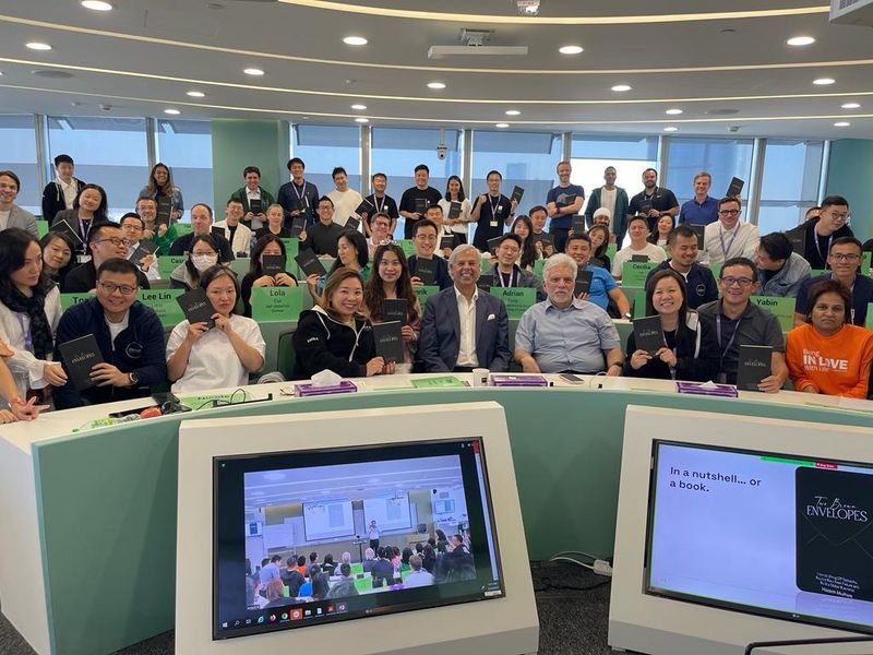 HazemMulhim's tweet photo. When I first walked through the campus of INSEAD, I was an established businessman and deeply sceptical. As I told EMBA &amp; MBA students, it was not something I could see benefitting me- a “graduate of the real world of corporate life” as I describe in “Two Brown Envelopes”. https://t.co/GtTlwRAOgT