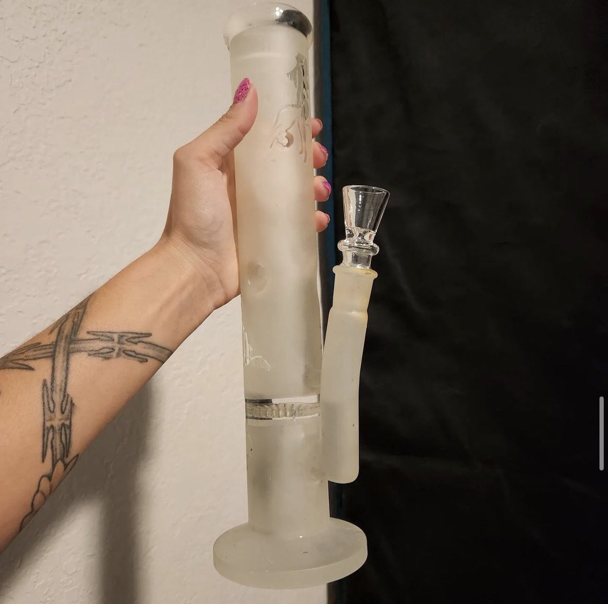 kelsey0780's tweet photo. Trying some of my #citradelicsunset Burns clean . Smooth.nice flavor …needs to cure tho 🥶 still got me stoned tho… Bong available too dm to get yours delivered to your doorstep🚚 📦 serious buyers only! 
#CannabisCommunity #420friendly #WeedLover https://t.co/JiN7uKhgFe