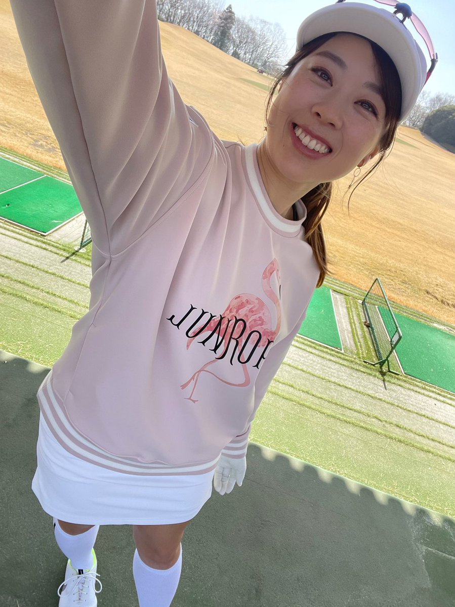 yumi_sasahara's tweet photo. どっちのウェアが好きですか😊？

または、
どっちの方が似合ってますか？🌺🦩 https://t.co/rMkRGI60l9