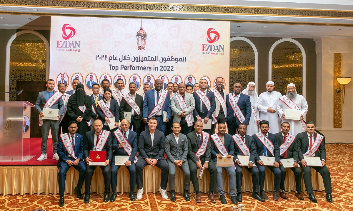 EzdanHolding's tweet photo. احتفال بالتميز ... مقتطفات من الملتقى السنوي لموظفي مجموعة إزدان القابضة الذي أقيم في أجواء تملؤها الحفاوة وروح الفريق الواحد ولقطات من تكريم الموظفين المتميزين تقديرًا لجهودهم. https://t.co/cfMk79v0CH