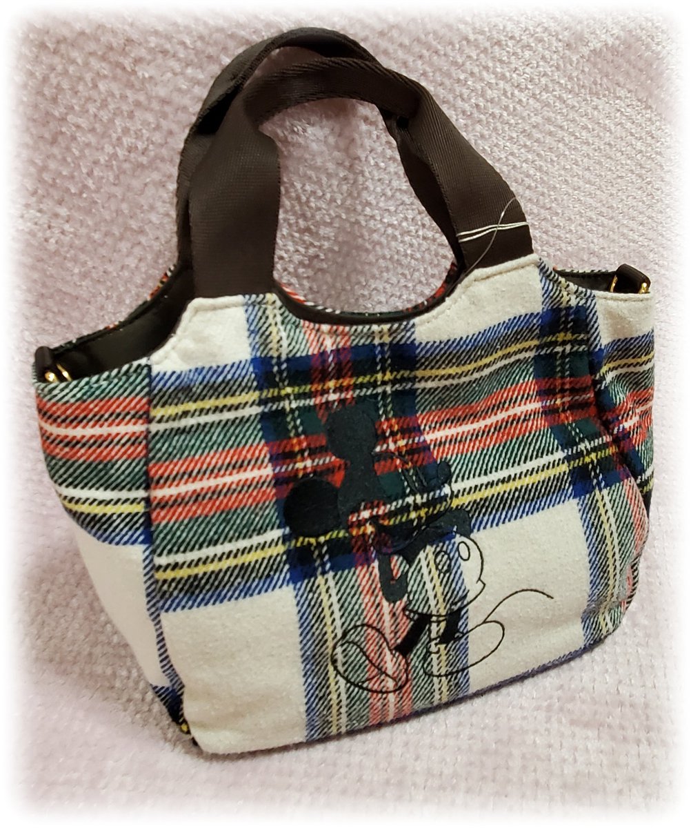 lucky_fourleaf's tweet photo. 3月のしまむら購入品✨
りーさんのパンツは毎回色ち買いしてしまう❣️
anchanコラボのフラワーE のデザインが、以前MUMUさんが発売したものと似てるかな⁉️と不安でしたが、色味も違うので良かった👌
バッグは2,420円が半額以下だったので、今年の冬用に🎶

#リナジョ
#MUMU
#anchan
#milklotus https://t.co/LCdAEUclbB