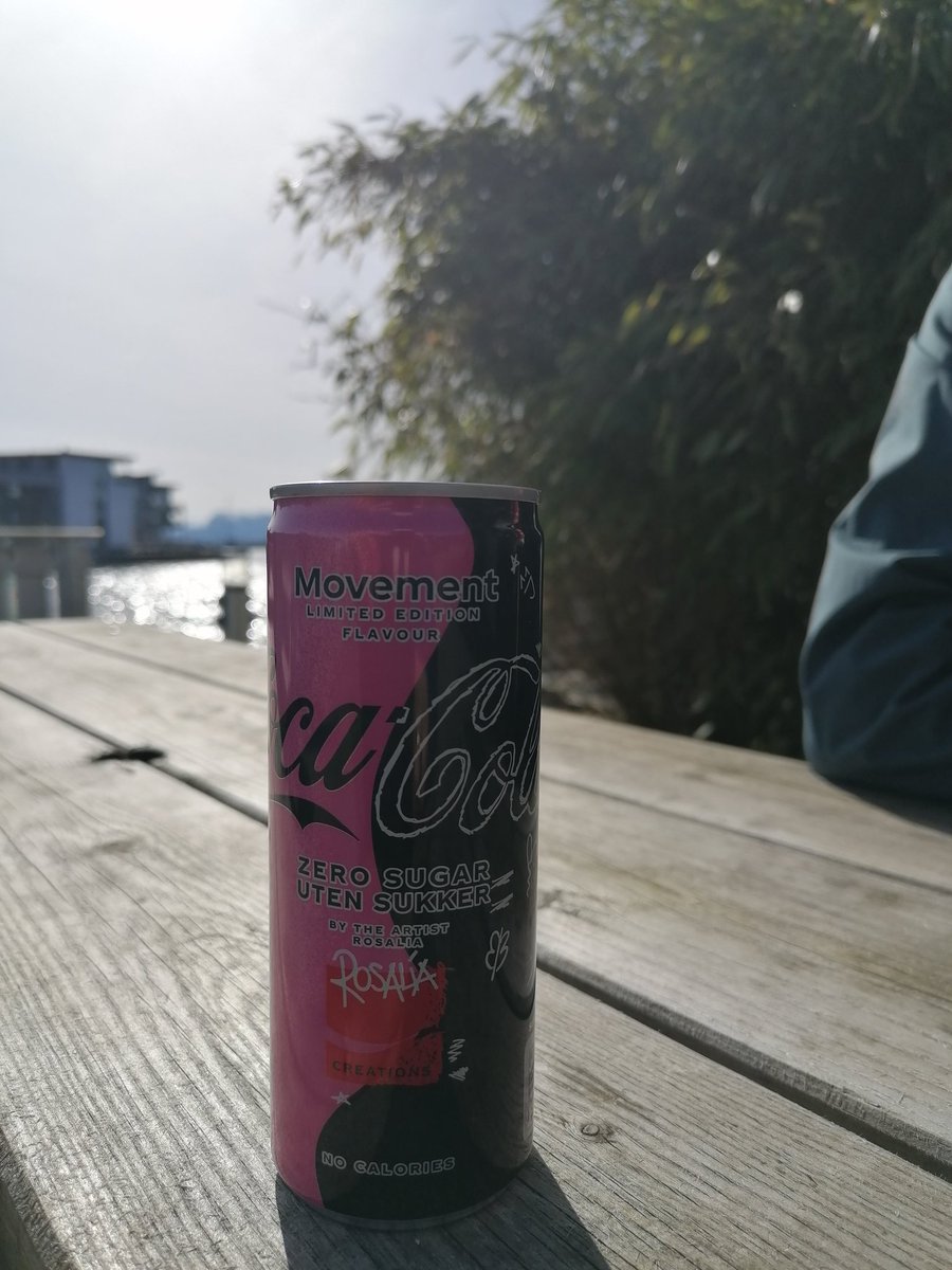 Thailandske's tweet image. เดินออกกำลังก็ต้องมี #CokeMove เป็นเพื่อน
#CokeMoveไปกับPPKRIT
#Moveไปด้วยกัน
#โค้กไม่มีนํ้าตาล 
#อร่อยไปไหน
#ppkritt #พีพีกฤษฏ์