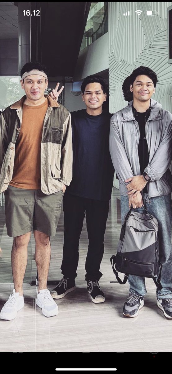 MadaEmmanuelle's tweet image. 20+ years together. 
10th year in the Indonesian music industry.

Ini foto kita bertiga beberapa hari lalu di Surabaya.

Ada yang punya foto atau footage @TheOvertunes dari 10 tahun lalu kah? 

Cepat banget ya waktu berjalan… 

#EndlesslyTheOvertunes 
#TheOvertunes 
#Endlessly