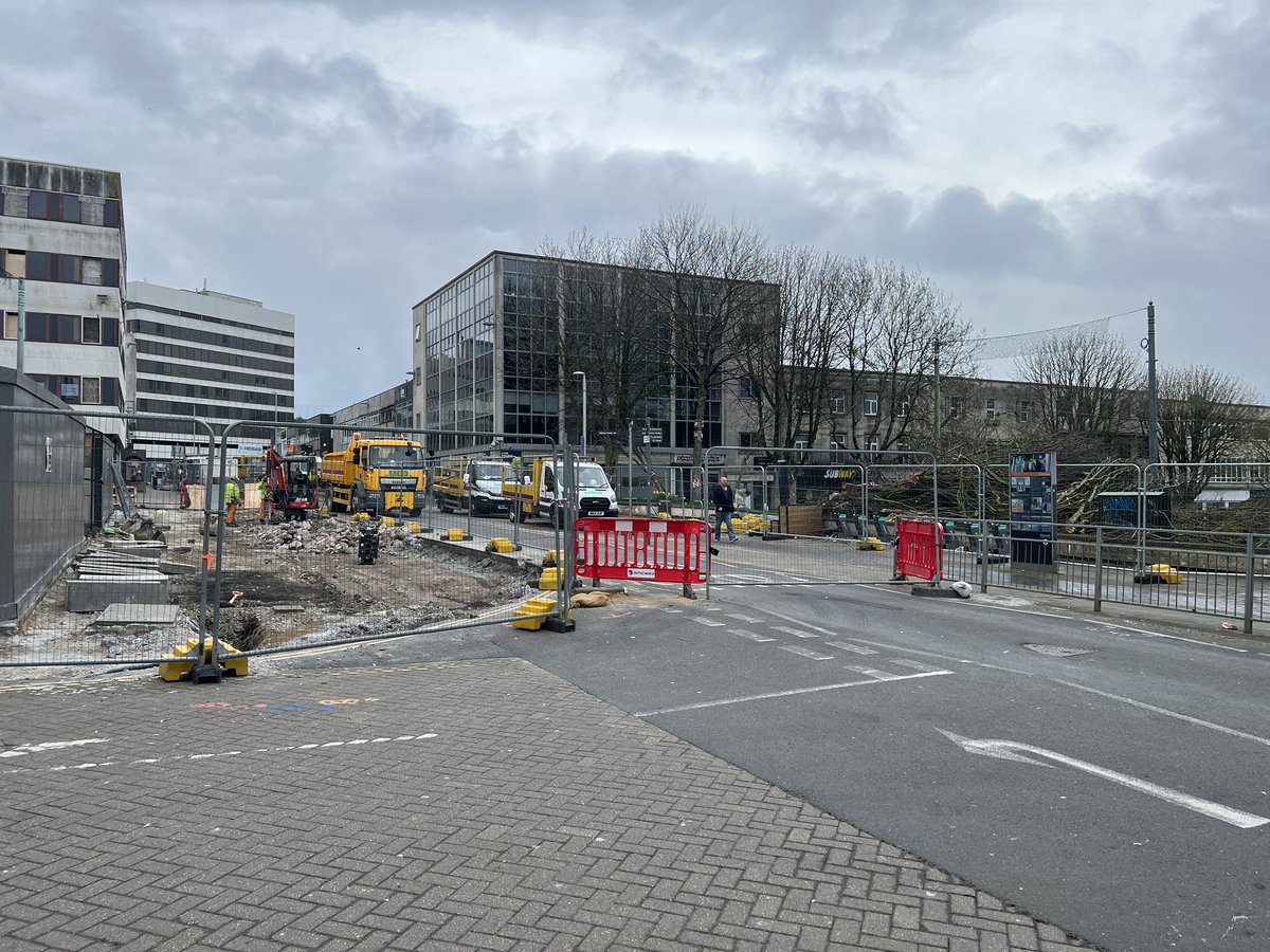 jeffhall's tweet photo. @PressSteveH @plymouthcc @PlymCityCentre For no obvious reason -(as there is no sign of anyone working) Mayflower Street has now been blocked off and all the few remaining public parking spaces we had in Mayflower Street have now been taken away. https://t.co/Q8h4AvzYjJ