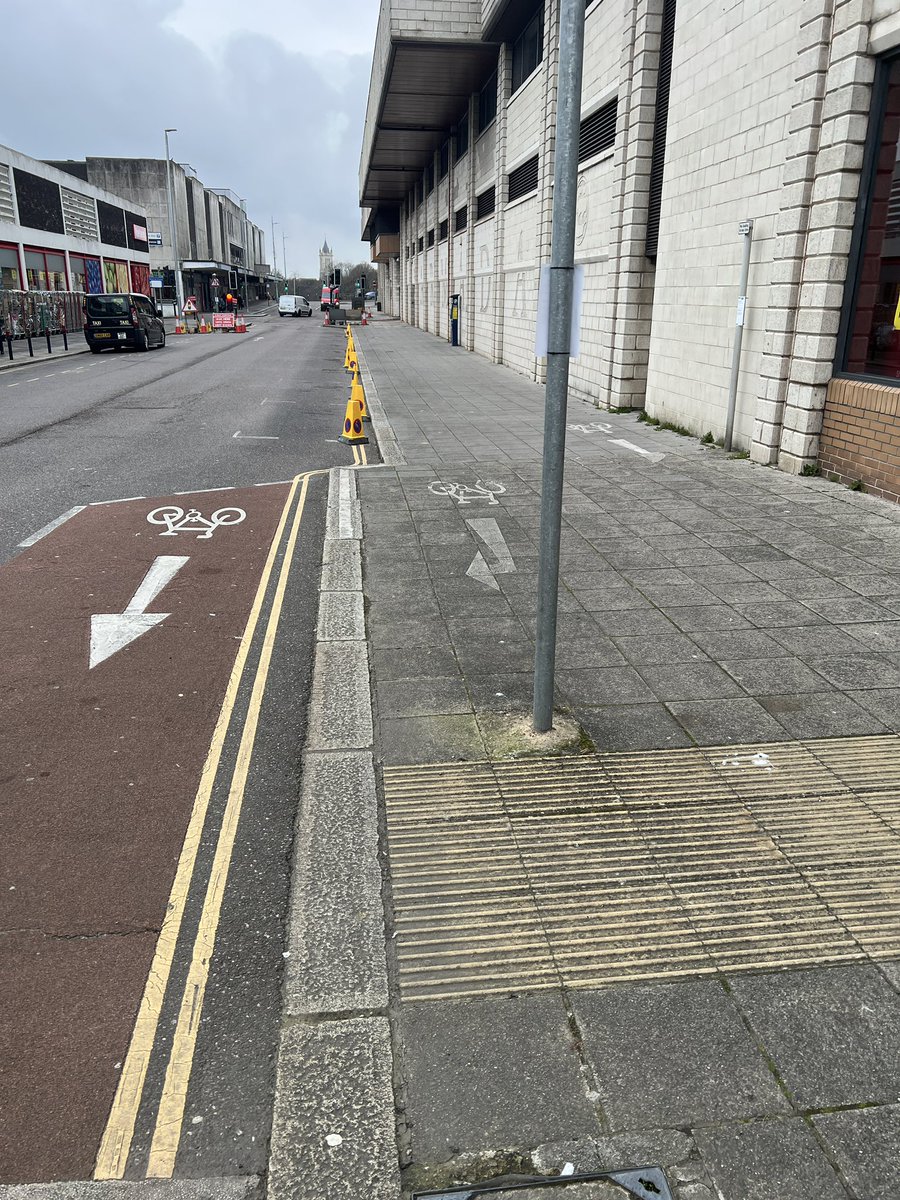 jeffhall's tweet photo. @PressSteveH @plymouthcc @PlymCityCentre For no obvious reason -(as there is no sign of anyone working) Mayflower Street has now been blocked off and all the few remaining public parking spaces we had in Mayflower Street have now been taken away. https://t.co/Q8h4AvzYjJ
