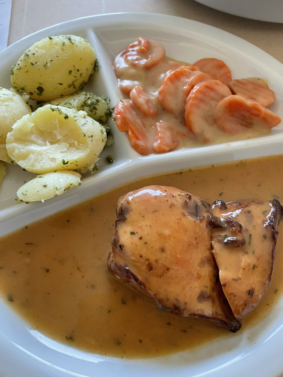 Bodenlos4Life's tweet photo. @migrate89 Hier ein Lob an das @KrankenhausPorz  schmeckt wirklich gut hier 😀 https://t.co/cHpSCbuopV