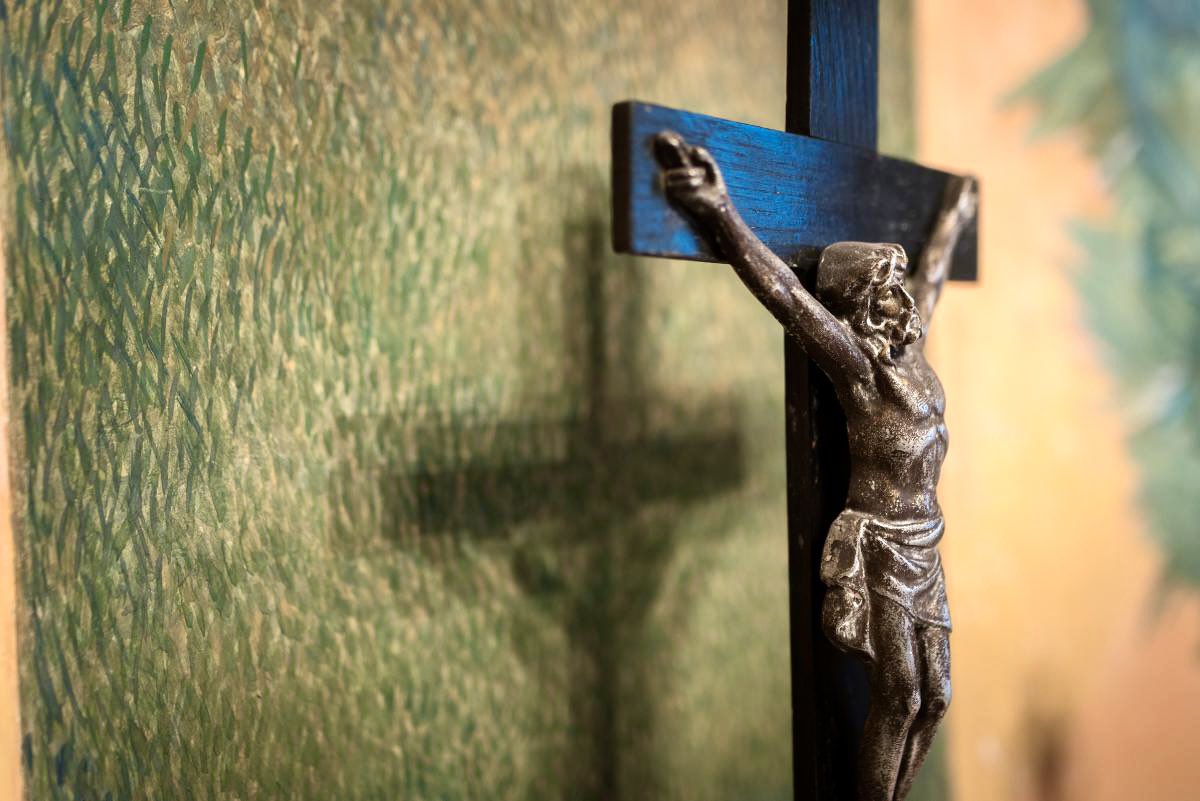 🕊#WCC Easter message:Christ makes all things new✨

➡️WCC general secretary Rev. Prof.Dr Jerry Pillay shares an Easter message of hope &amp; renewal,reflecting on the moment when Jesus Christ,on the cross cries: “My God, my God, why have you forsaken me?”

🔗oikoumene.org/news/wcc-easte…