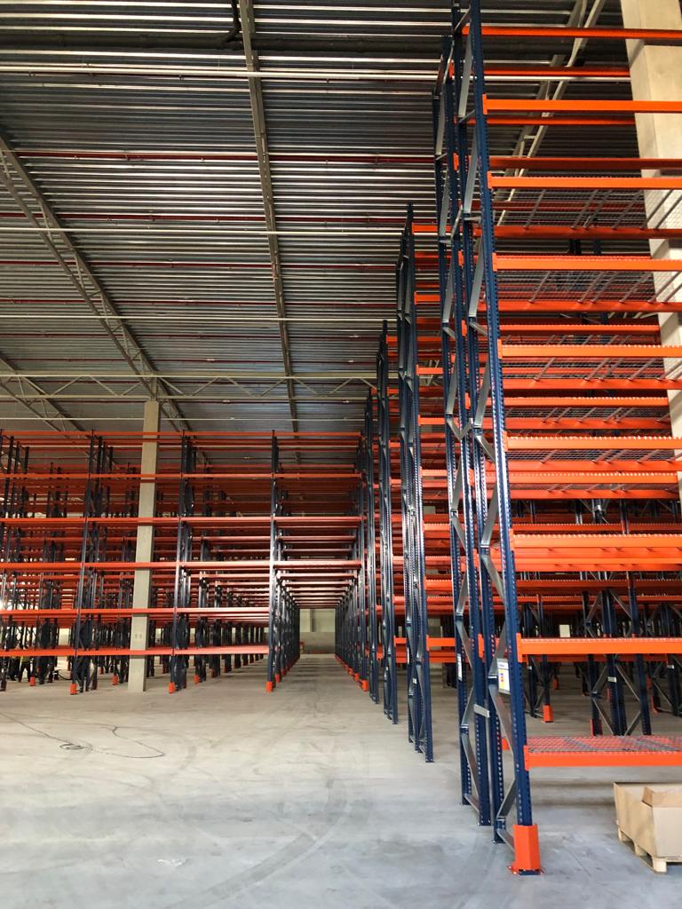 Mecalux_Group's tweet photo. 📢 Mecalux heeft voor @MastermateNL technische groothandel, het nieuwe magazijn Bleiswijk ingericht. Hiervoor heeft Mecalux pallet stellingen en draagarmstellingen geleverd en geinstalleerd.
#Mecalux #Opslagoplossingen #magazijn #logstics #mastermate #stellingen https://t.co/y3WfeCDTFU