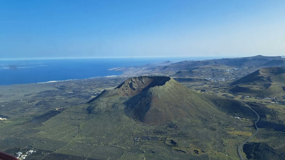 RealAeroclubGC's tweet photo. Fantásticas vistas del Archipiélago Chinijo y del norte de Lanzarote desde nuestra Cessna 152 #ECERG. #Lanzarote #GCRR #LaGraciosa #RAGC https://t.co/kTxwmhd8Mr