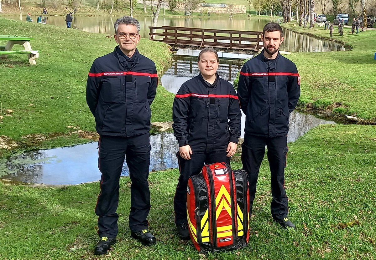 PompiersDuLot's tweet photo. Les @PompiersDuLot en formation d'équipier #PromptSecours, du 20 au 25-3, à #LabastideMurat.
https://t.co/bEuhxzdBgS https://t.co/dlrKIK2U5t
