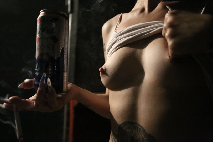 Больше чем свой день рождения, я жду теплых денечков 😬 https://t.co/k8ZzvHeRcb<a href="/tag/%D0%BD%D1%8E%D0%B4%D1%81%D1%8B%D0%BA%D0%B0%D0%B6%D0%B4%D1%8B%D0%B9%D0%B4%D0%B5%D0%BD%D1%8C"class="tags"><span>#нюдсыкаждыйдень</span></a>