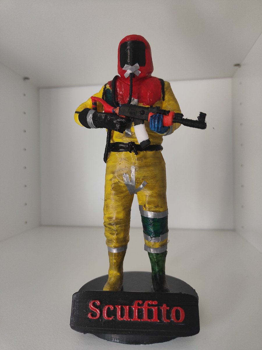Mirar lo que me acaba de llegar de <a href="/MilesFiguras3D/">MilesdetusFiguras3D</a> una locura, iremos llenando la estantería de más figuras, pero para estrenar quería una de Rust 💙