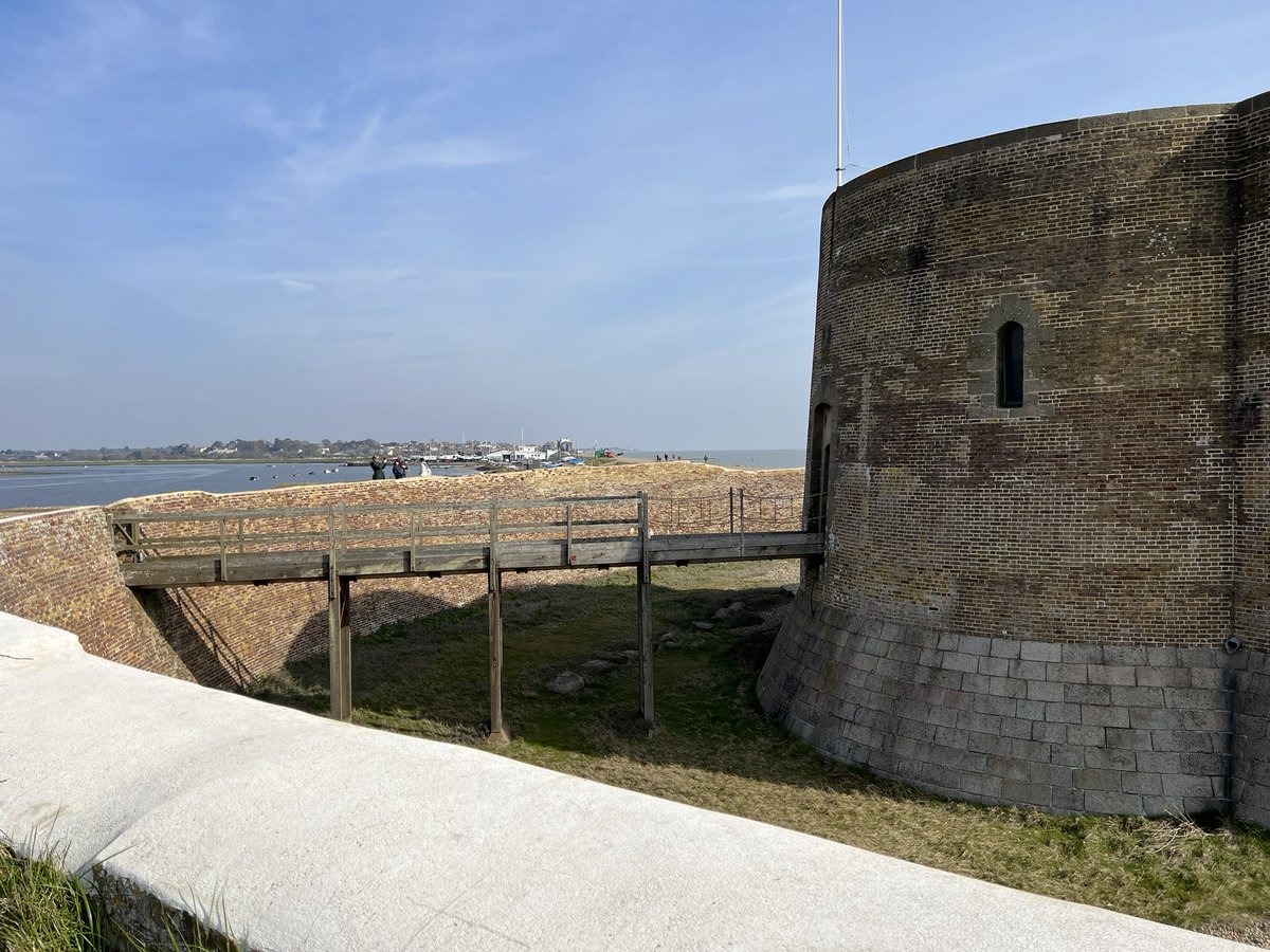 TimRideout1's tweet photo. Martello Towers #Aldeburgh #Seaburgh #MRJames #AWarningtotheCurious https://t.co/NhKRSYI90Z