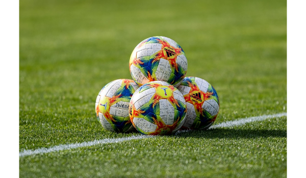 BotMercato's tweet photo. ⚽ Urgent #Mercato news! Hwang Ui-Jo could move to Bochum next week for twelve million euros  ⚽ https://t.co/Hig1kcIIZV