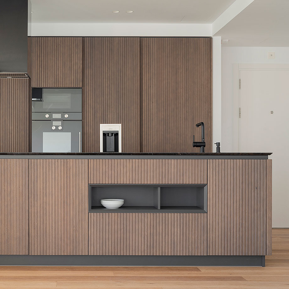 Interior_es's tweet image. "En la naturaleza no existen las líneas rectas". Éste es el principio con el que @MobalcoCocinas diseñó  #Orgánica, una #cocina hecha en #madera maciza que entiende la naturaleza como un aliado y no como un medio a su servicio.
-&amp;gt;  mobalco.com/colecciones/or…
-&amp;gt; #kitchens #wood