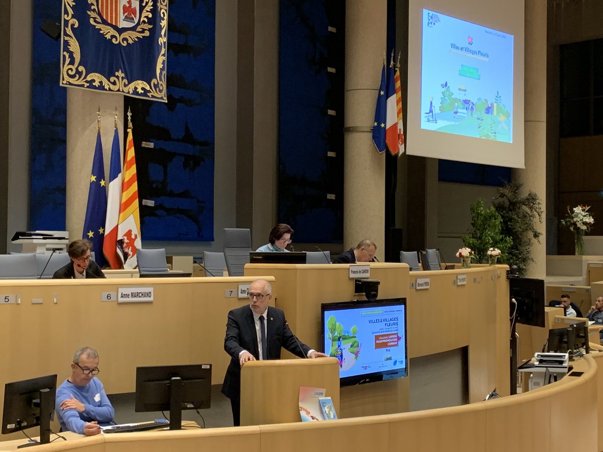 JulienFaivre5's tweet photo. 💚🏆🌳Depuis 31 ans, le Conseil National @VVFleuris attribue le « prix national de l’arbre » aux collectivités dont la gestion du patrimoine arboré est exemplaire. Au total, ce sont 58 communes et 1 département qui ont été distingués. On continue ! https://t.co/gF3lIUJBzD