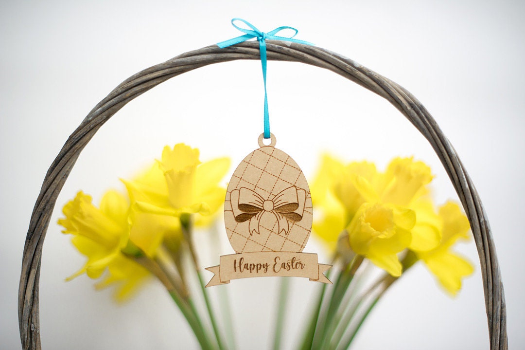 Personalised Easter Tree Decoration - Happy Easter Gift Tag or Bauble tuppu.net/27ba0e6 #Bridetobe #Etsy #Wedding #HoneywellWeddings #weddingsignage #rusticwedding #EasterDecoration