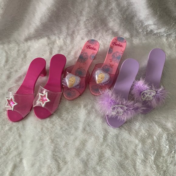 ojvhteuhyhes's tweet image. did you not grow up playing with barbies? i had these exact shoes: