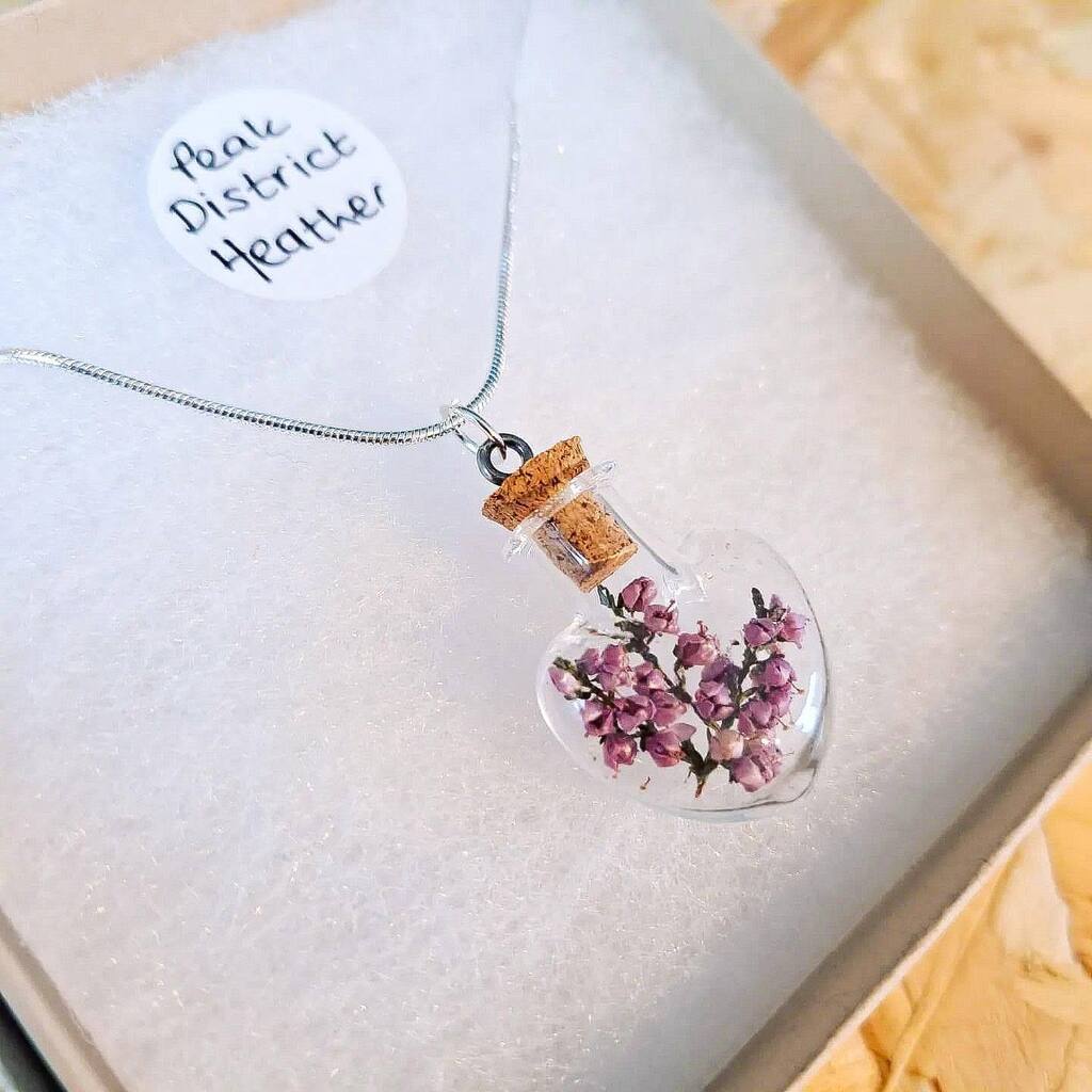 Hands up if you’re going out on an adventure to the Peak District this Easter? You can carry a little bit of the Peaks wherever you go with this necklace by <a href="/dotcottoncrafts/">Dot Cotton Crafts</a> which contains a piece of Peak District Heather! 🌿⛰️🐇🥾 instagr.am/p/Cqph7lwMvzZ/