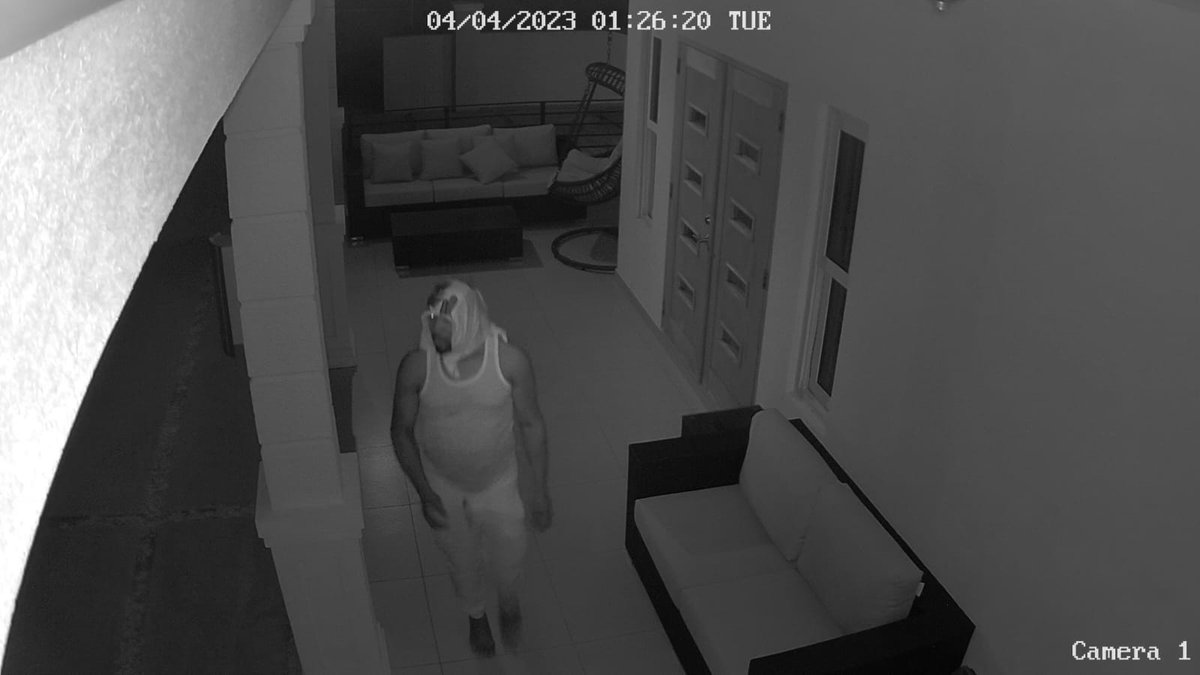 nailaleiz's tweet photo. This has got to be somebody's uncle, cousin, brother, neighbour's lord forbid father.

The jndividual has been going around Husbands ands Husbands Heights between 1-3am pulling doors in hopes of finding an open one. https://t.co/yoQ8pgPpwt