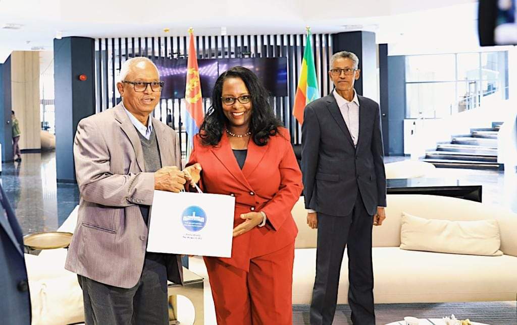 GhideonMusa's tweet photo. ስእላዊ
ብሓላፊ ወኪል ሃገራዊ ድሕነት ብ/ጀ ኣብርሃ ካሳ ዝምራሕ ላዕለዋይ ወተሃደራዊ ልኡኽ ኤርትራ፡ ሎሚ ኣብ ቤት ጽሕፈት ከንቲባ ኣዲስ ኣበባ ዑደት ኣካይዱ። #Eritrea #Ethiopia https://t.co/MiVHROFrri
