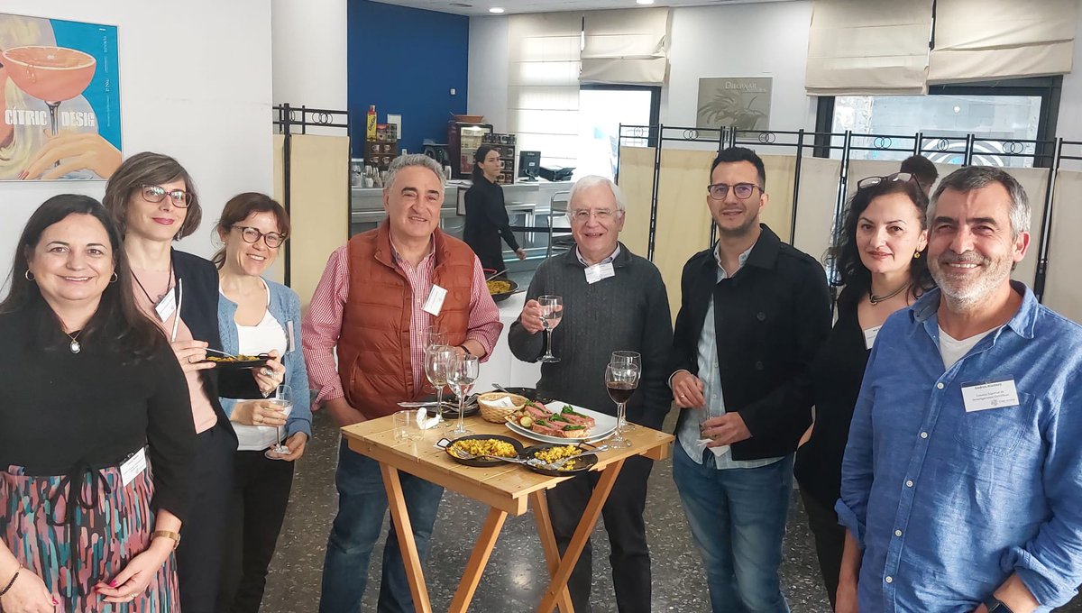 CeamFundacion's tweet photo. Reunión de algunos miembros de #ACTRISESPAÑA aprovechando su estancia en #Valencia en la reunión de @atmo_access
Lucas Alados @iista_es @GFAT_ugr
Natalia Prats @AEMET_Izana
Adolfo Comerón #CommSensLab @la_UPC
Andres Alastuey @IDAEA_CSIC
@amaliaceam @Mila_Rodenas de @euphore_ceam https://t.co/tGCQFvVQjG