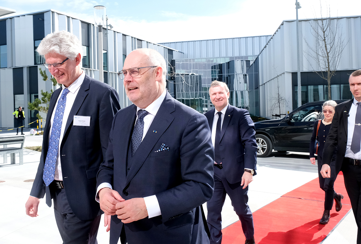 essneutron's tweet photo. #ESS was honoured to welcome the President of #Estonia @AlarKaris &amp; delegation! The group got to see the progress made in the facility's construction, with a particular focus on Estonian contributions. #Collaboration towards scientific excellence! 🇪🇪
🔗 https://t.co/WR4F0l7CFB https://t.co/4gapeqsrT9