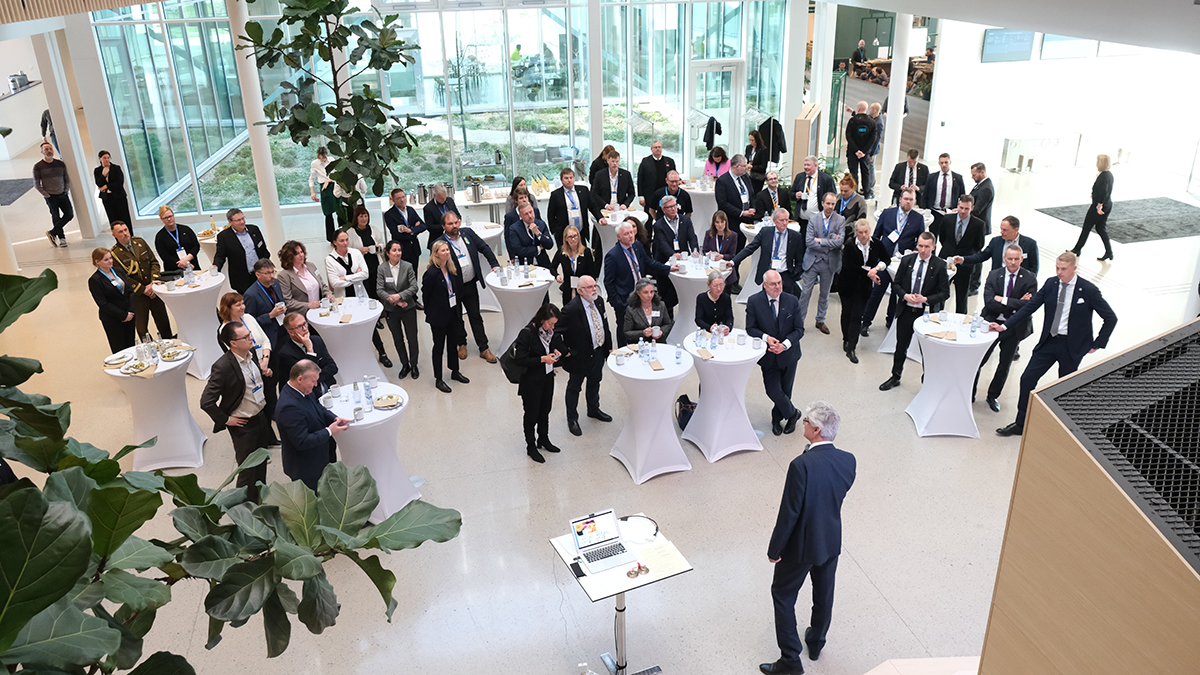 #ESS was honoured to welcome the President of #Estonia <a href="/AlarKaris/">Alar Karis</a> &amp; delegation! The group got to see the progress made in the facility's construction, with a particular focus on Estonian contributions. #Collaboration towards scientific excellence! 🇪🇪
🔗 fal.cn/3x9q2