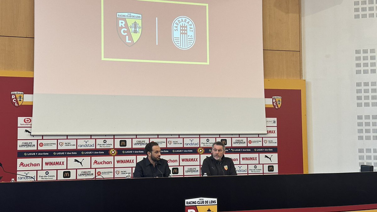 ThibaudVezirian's tweet photo. 🔴🟡 Conférence de presse à la Gaillette pour présenter le partenariat entre le @RCLens et l’académie du @sardarapat_fc (Arménie) : Éric Assadourian (directeur du centre de formation) et @SevanKarian (président du SFC). https://t.co/wSrpcGz7rm