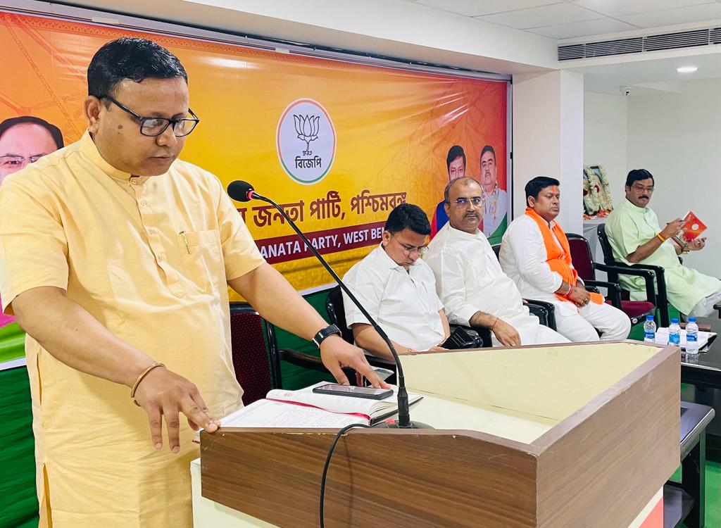 Amitava_BJP's tweet photo. ভারতীয় জনতা পার্টির পশ্চিমবঙ্গ প্রদেশ কার্যালয়ে প্রদেশ পদাধিকারী বৈঠকে উপস্থিত ছিলেন সম্মানীয় রাজ্য সভাপতি ডঃ সুকান্ত মজুমদার ও প্রদেশ প্রভারি ও বিহার রাজ্যের পুর্ব স্বাস্থ্য মন্ত্রী শ্রী মঙ্গল পান্ডে মহাশয় 🙏 https://t.co/WfiJUoR6iw